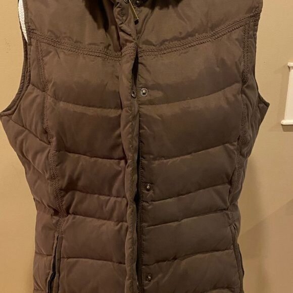 Eddie Bauer Women’s Goose Down Puffer Vest Size Large Brown Faux Fur Collar - Picture 6 of 10